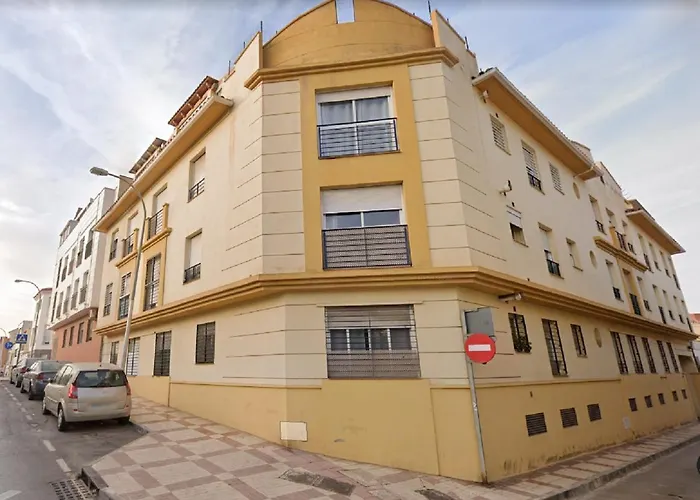 Malaga Yellow Duplex Free Parking And Terrace